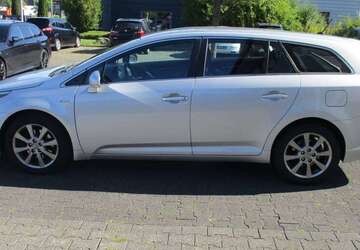 Toyota Avensis 188.000 km 5.250 &euro; Lippstadt 59557